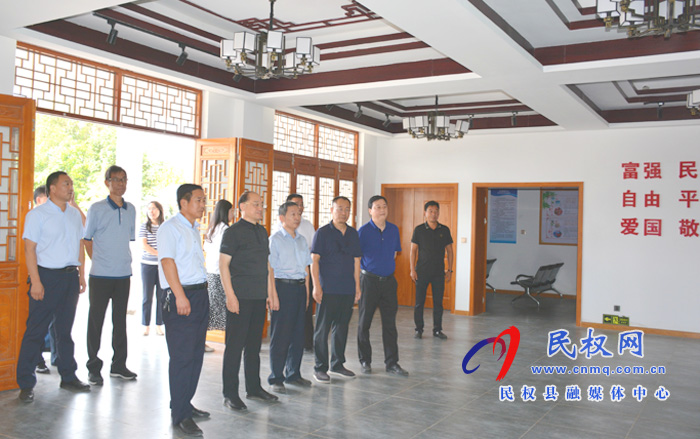 省政協(xié)常委、信陽市政協(xié)副主席、市黨外知識分子聯(lián)誼會會長周保林蒞民調(diào)研