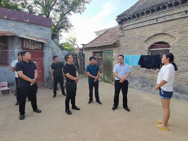 共青團(tuán)商丘市委攜手愛心企業(yè)到我縣看望慰問清華學(xué)子及貧困大學(xué)新生