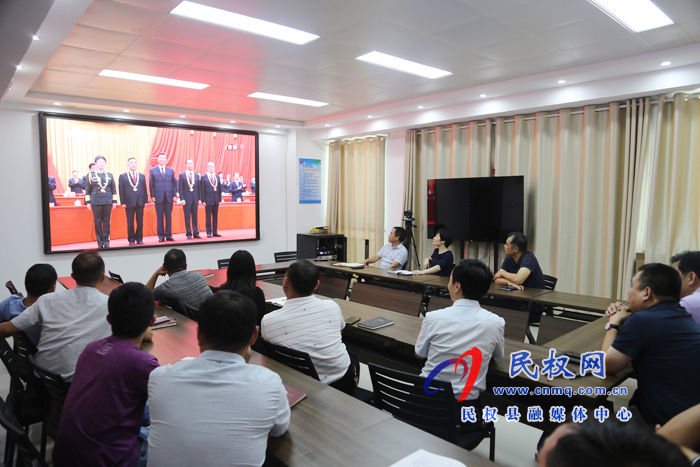我縣各鄉(xiāng)鎮(zhèn)（街道辦）、縣直各單位集中收聽收看全國抗擊新冠肺炎疫情表彰大會