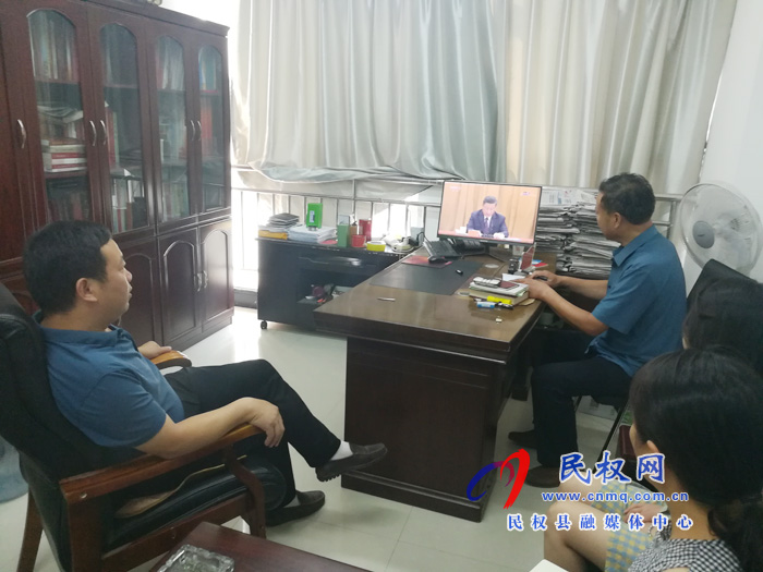 我縣各鄉(xiāng)鎮(zhèn)（街道辦）、縣直各單位集中收聽收看全國抗擊新冠肺炎疫情表彰大會