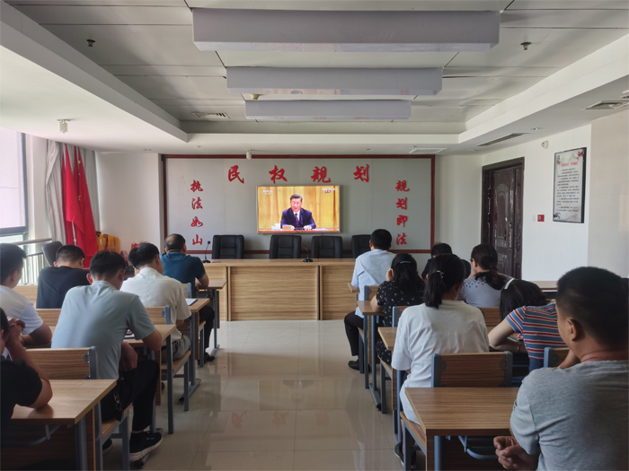 縣規(guī)劃中心組織集中收聽(tīng)收看全國(guó)抗擊新冠肺炎疫情表彰大會(huì) 縣規(guī)劃中心組織集中收聽(tīng)收看全國(guó)抗擊新冠肺炎疫情表彰大會(huì)
