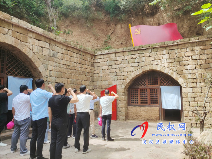 野崗鎮(zhèn)楊堂村黨員干部走進愚公移山紅色教育基地護初心擔(dān)使命