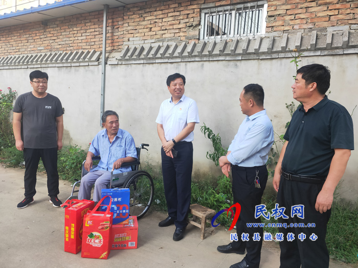 老顏集鄉(xiāng)慰問退休、老教師