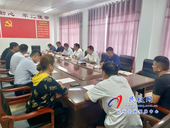 市人大常委會副主任、縣委書記姬脈常到白云寺鎮(zhèn)柏木崗村開展“三·五”基層工作日活動