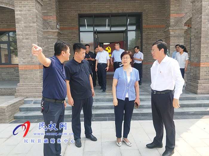 市委副書(shū)記陳向平到民權(quán)調(diào)研脫貧攻堅(jiān)及人居環(huán)境整治工作 市委副書(shū)記陳向平到民權(quán)調(diào)研脫貧攻堅(jiān)及人居環(huán)境整治工作