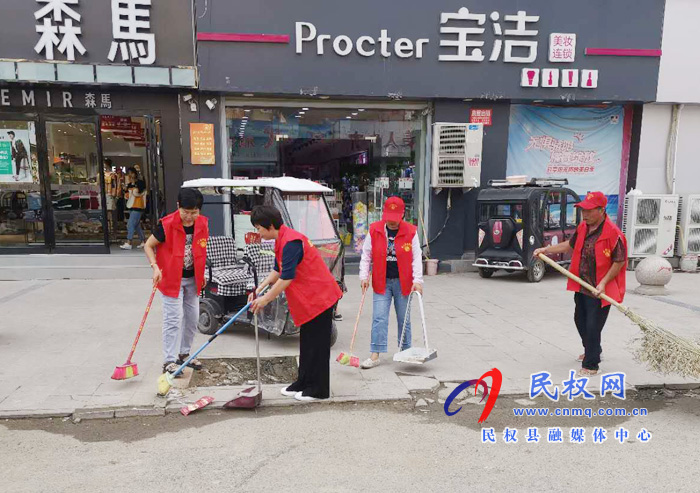 民權(quán)縣總工會開展衛(wèi)生大掃除活動