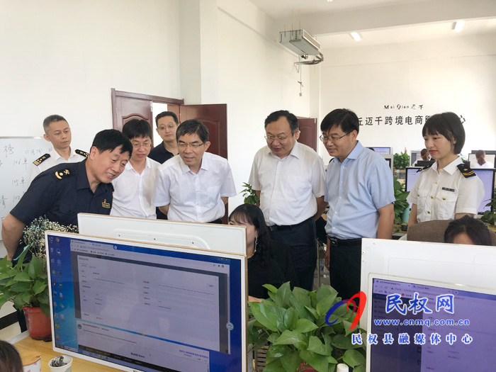 海關(guān)總署副署長、黨委委員王令浚帶隊(duì)到我縣調(diào)研扶貧和海關(guān)建設(shè)等工作