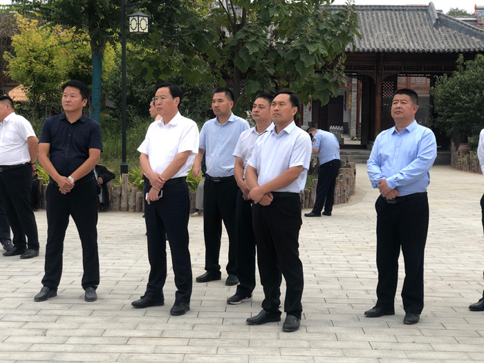 市人大常委會副主任、縣委書記姬脈常調(diào)研人居環(huán)境改善及有機農(nóng)業(yè)示范園建設(shè)工作