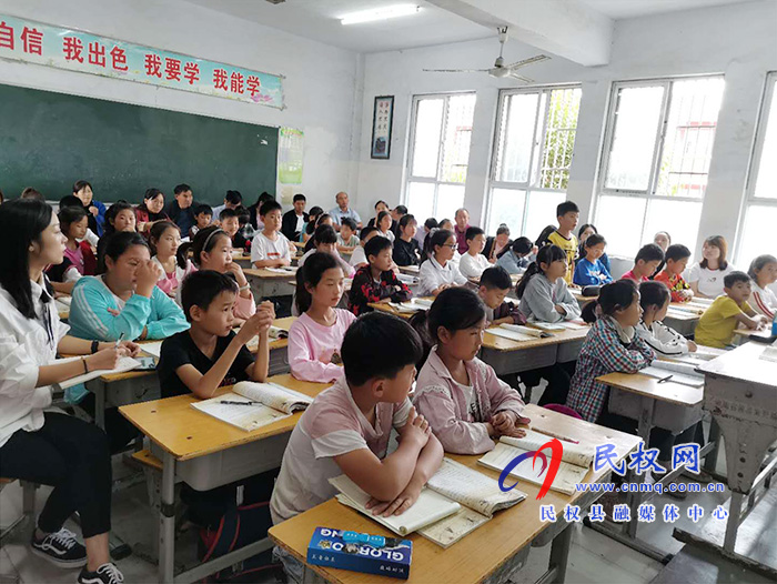 民權(quán)縣教體局教研室組織名師團隊到伯黨鄉(xiāng)開展送教下鄉(xiāng)活動
