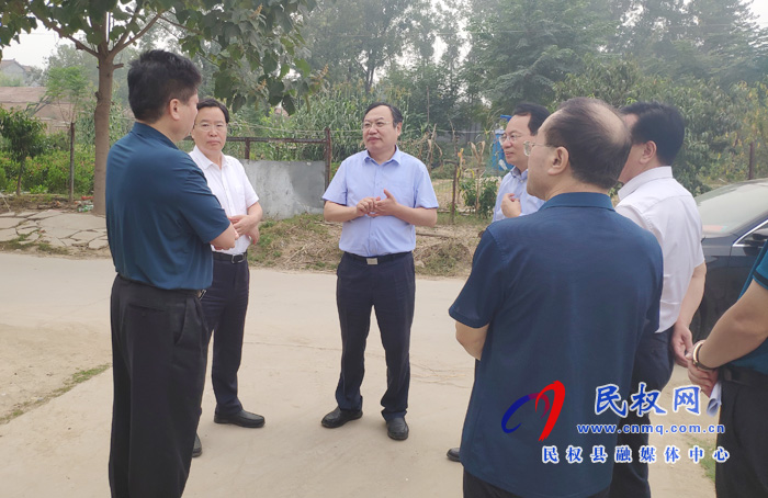 市委常委、常務(wù)副市長吳祖明到龍?zhí)伶?zhèn)開展“三五”基層工作日活動