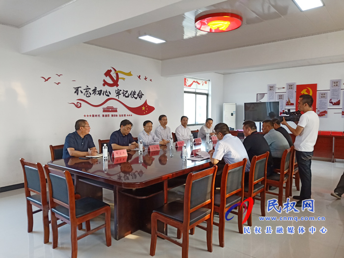 省法院黨組成員、副院長(zhǎng)王韶華到野崗鎮(zhèn)孟莊村調(diào)研扶貧工作