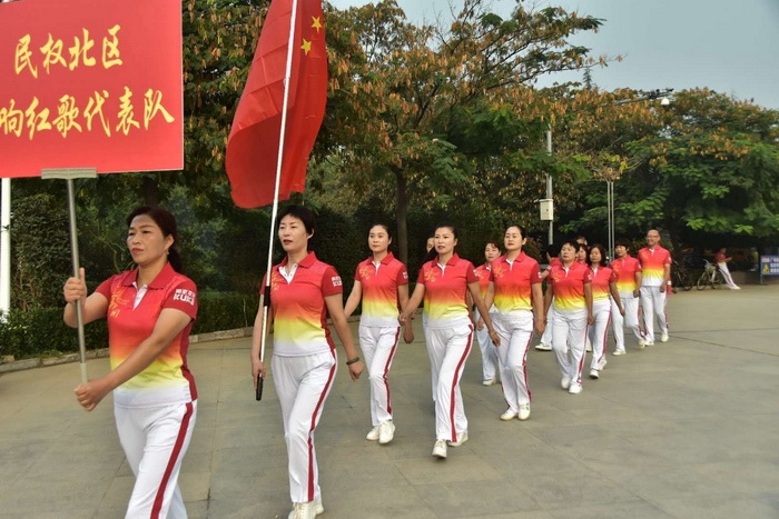 民權縣總工會組織開展“不忘初心、喜迎雙節(jié)、萬步有約”健走活動