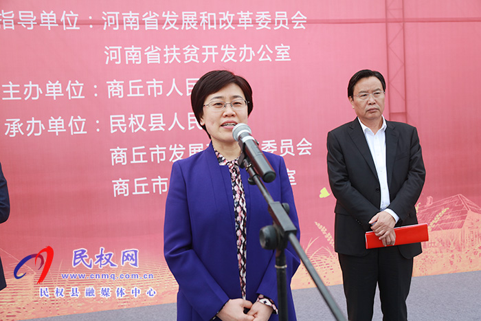 商丘市結(jié)對幫扶民權(quán)消費扶貧展銷會暨現(xiàn)場簽約儀式活動在我縣舉行 商丘市結(jié)對幫扶民權(quán)消費扶貧展銷會暨現(xiàn)場簽約儀式活動在我縣舉行