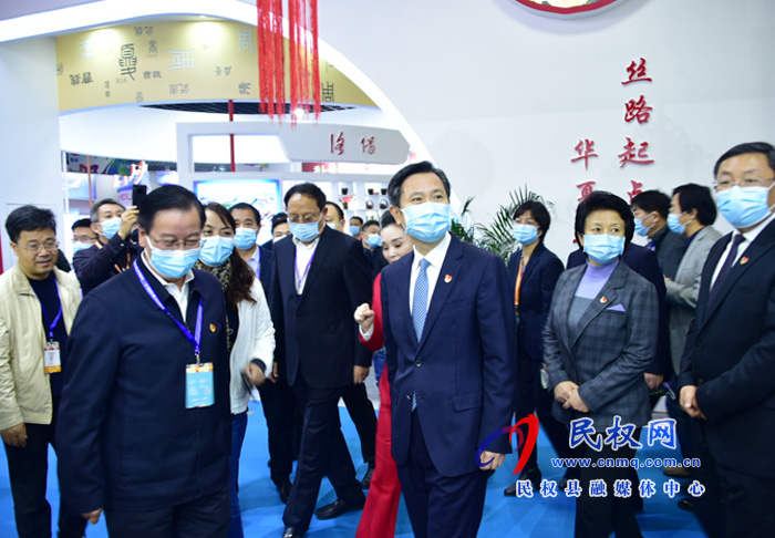 省委常委、宣傳部長江凌一行來到中原文博會(huì)商丘展區(qū)參觀