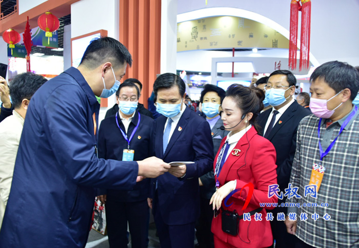 省委常委、宣傳部長江凌一行來到中原文博會(huì)商丘展區(qū)參觀