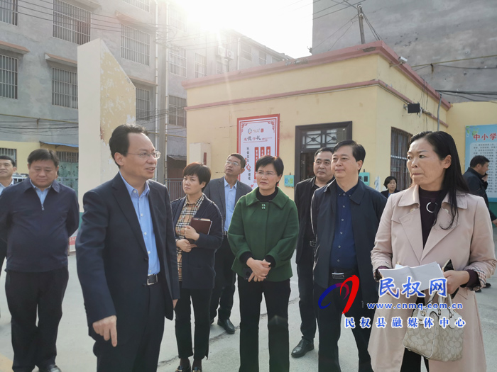 縣委常委、常務(wù)副縣長(zhǎng)李啟峰檢查文明城市創(chuàng)建推進(jìn)情況