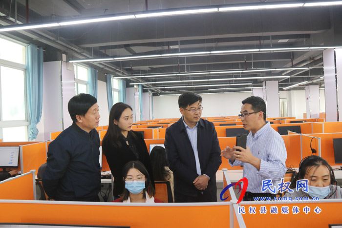縣委副書記、縣長張團(tuán)結(jié)到我縣職教中心、阿里巴巴(民權(quán))客戶體驗(yàn)中心、電子商務(wù)產(chǎn)教融合基地調(diào)研