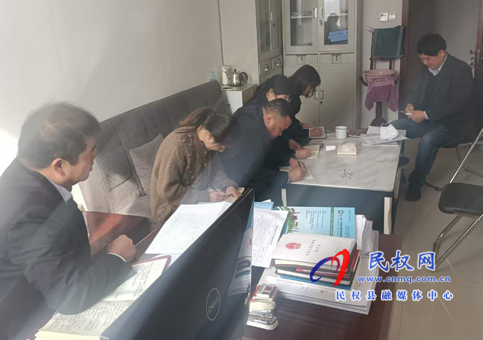 我縣各鄉(xiāng)鎮(zhèn)、（街道辦）縣直各單位傳達(dá)貫徹全縣脫貧攻堅(jiān)工作推進(jìn)會(huì)議精神