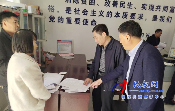 縣委常委、組織部長何玉明到褚廟鄉(xiāng)督導(dǎo)脫貧攻堅工作
