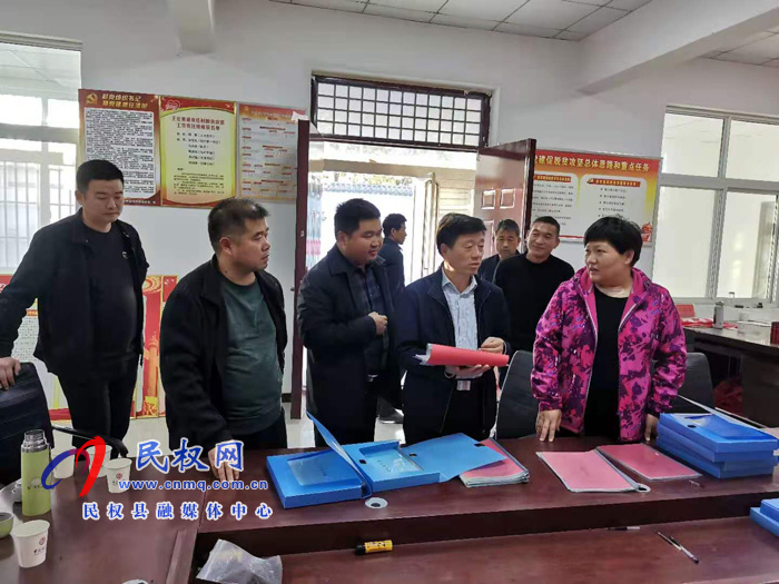 縣政府黨組成員、信訪局長(zhǎng)陳鴻志到王莊寨鎮(zhèn)督導(dǎo)脫貧攻堅(jiān)迎檢