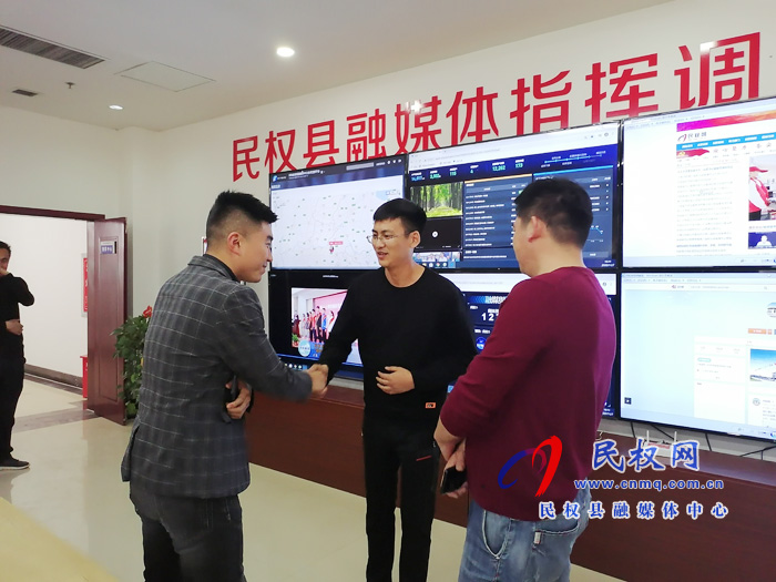 縣衛(wèi)計(jì)委、愛(ài)心企業(yè)慰問(wèn)新聞戰(zhàn)線(xiàn)工作者