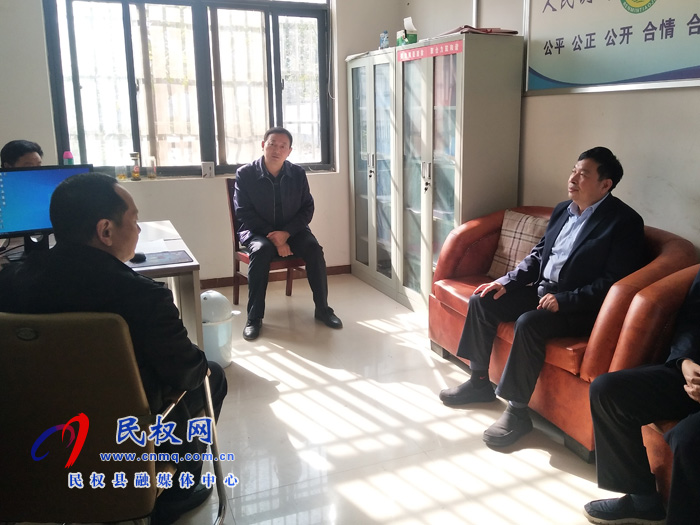 副縣長陳進領到王橋鎮(zhèn)督導脫貧攻堅工作 副縣長陳進領到王橋鎮(zhèn)督導脫貧攻堅工作