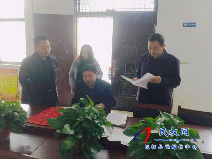 副縣長陳進領到王橋鎮(zhèn)督導脫貧攻堅工作 副縣長陳進領到王橋鎮(zhèn)督導脫貧攻堅工作