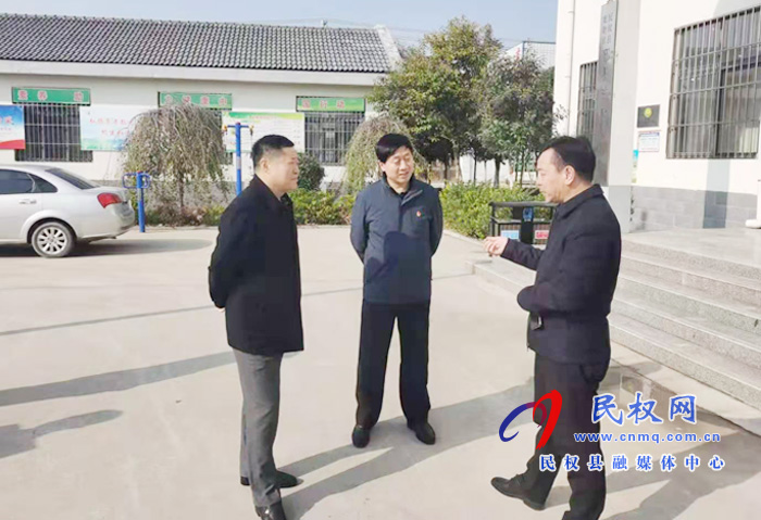縣委常委、副縣長(zhǎng)房季到龍?zhí)伶?zhèn)督導(dǎo)脫貧攻堅(jiān)工作