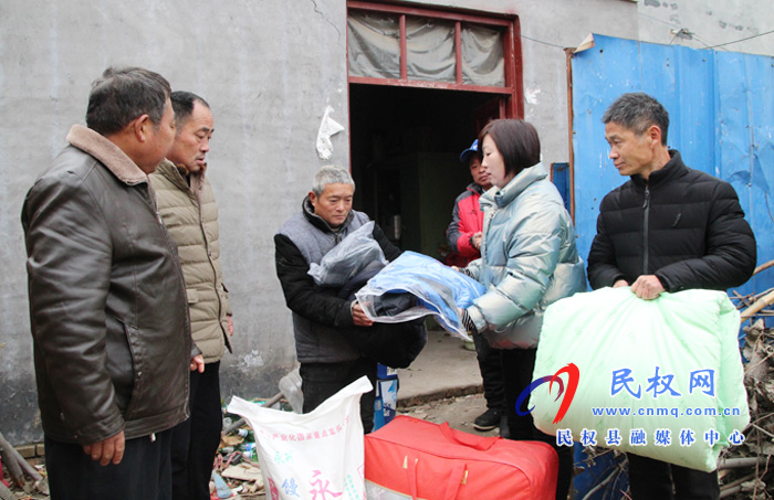 褚廟鄉(xiāng)民政部門(mén)冬日慰問(wèn)暖民心