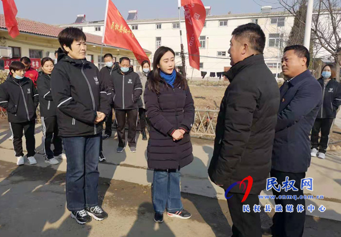 副縣長朱琳到花園鄉(xiāng)敬老院慰問老人