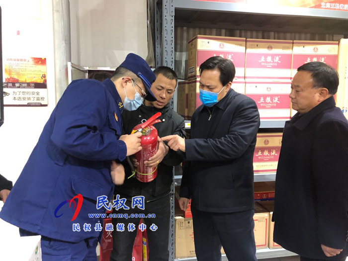 縣委常委、政法委書記、副縣長孟祥亮檢查“雙節(jié)”前消防安全工作