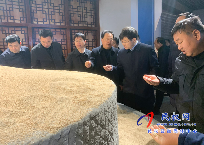 縣委副書記、縣長張團(tuán)結(jié)率隊(duì)到平輿縣考察返鄉(xiāng)下鄉(xiāng)創(chuàng)業(yè)工作