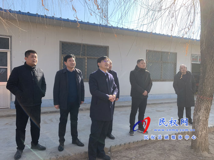 縣委副書記、縣長(zhǎng)張團(tuán)結(jié)檢查森林防火工作