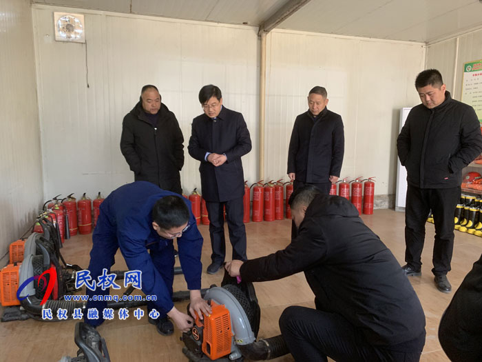 縣委副書記、縣長(zhǎng)張團(tuán)結(jié)檢查森林防火工作