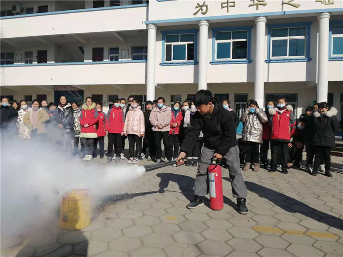 第三小學(xué)舉行消防安全滅火演練活動