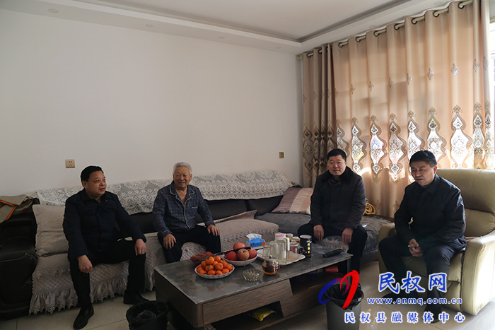 縣人大機(jī)關(guān)開展春節(jié)前走訪慰問(wèn)老干部活動(dòng)