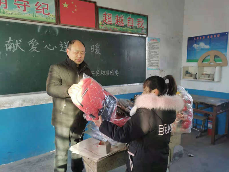 團委開展“獻愛心 送溫暖”活動