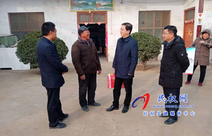 縣委常委、統(tǒng)戰(zhàn)部長趙通到北關鎮(zhèn)慰問老復退軍人