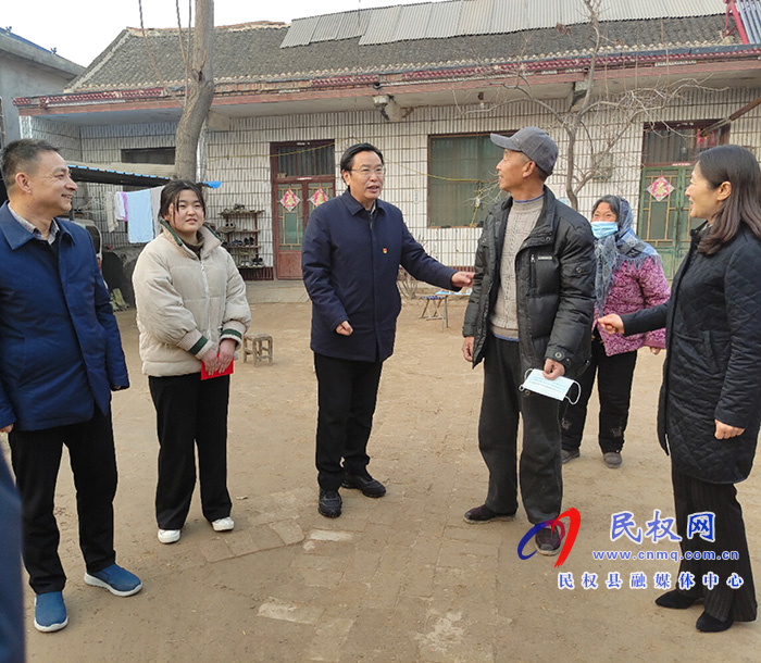 市人大常委會副主任、縣委書記姬脈?？赐繂枴按豪倥壁w雯