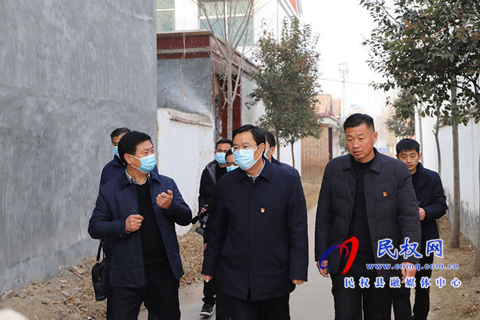 市人大常委會副主任、縣委書記姬脈常走訪慰問困難老黨員
