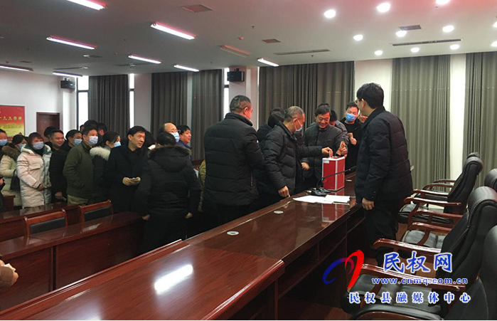 水利局開展“送溫暖、獻(xiàn)愛心”捐助活動(dòng)