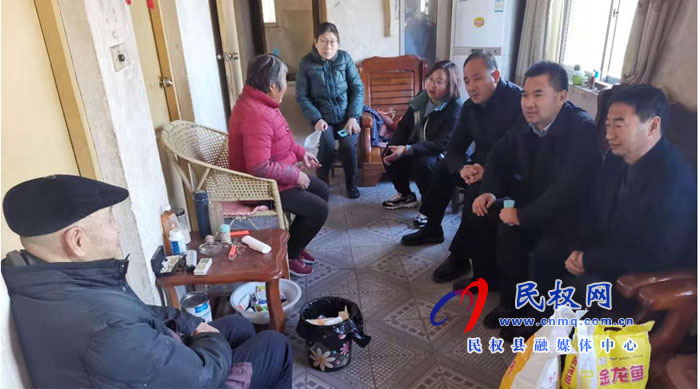 縣住建局節(jié)前慰問離退休老黨員、老干部