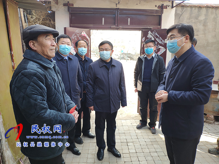 縣委副書記、縣長張團(tuán)結(jié)春節(jié)前夕慰問軍轉(zhuǎn)干部和困難群眾