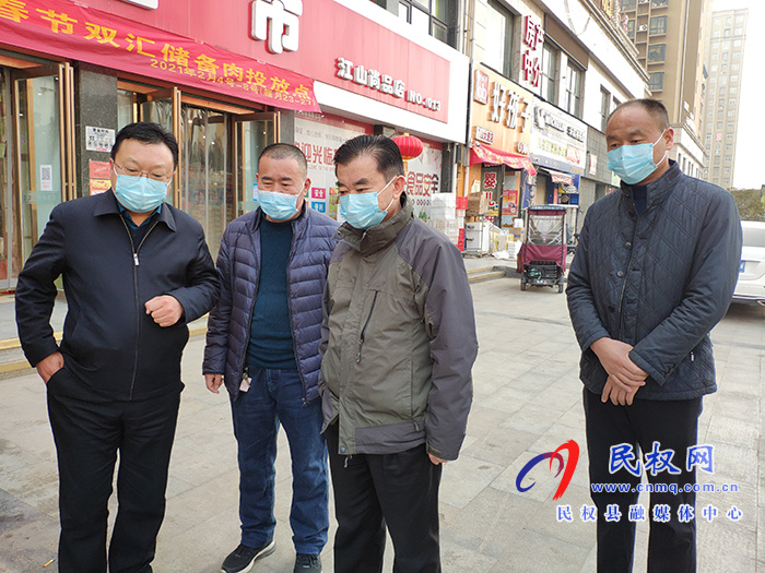 縣領(lǐng)導(dǎo)馬德偉查看儲備豬肉投放工作