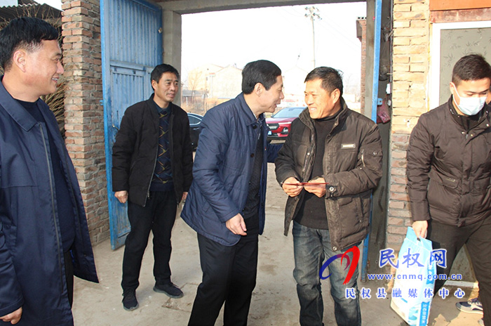 縣委常委、組織部長(zhǎng)何玉明到褚廟鄉(xiāng)慰問(wèn)老黨員