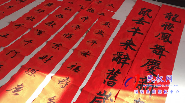 縣文聯(lián):文化走進千萬家 潑墨揮毫迎新春 縣文聯(lián):文化走進千萬家 潑墨揮毫迎新春