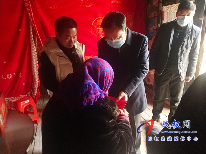 市人大常委會(huì)副主任、縣委書(shū)記姬脈常到白云寺鎮(zhèn)開(kāi)展“三·五”基層工作日活動(dòng)