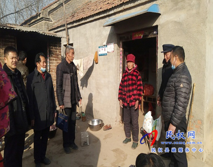 民權(quán)縣醫(yī)療保障局駐村工作隊(duì)慰問李坤侯困難戶