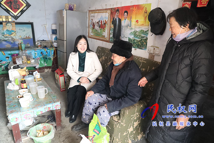 財(cái)政局春節(jié)前走訪慰問(wèn)離退休老干部