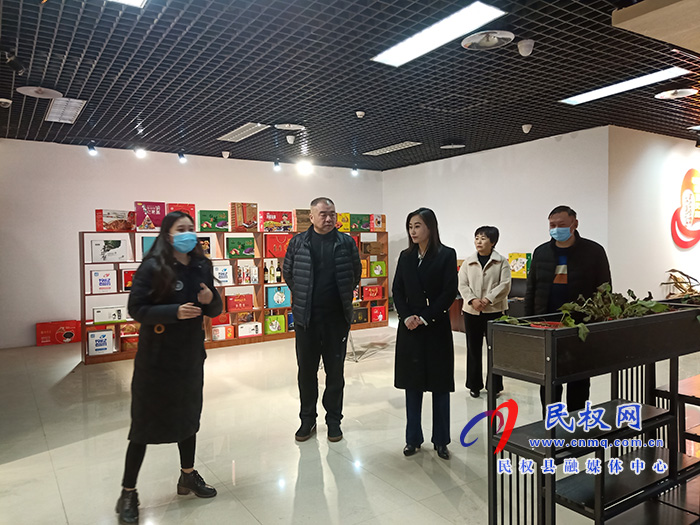 副縣長(zhǎng)朱琳到融媒體中心調(diào)研